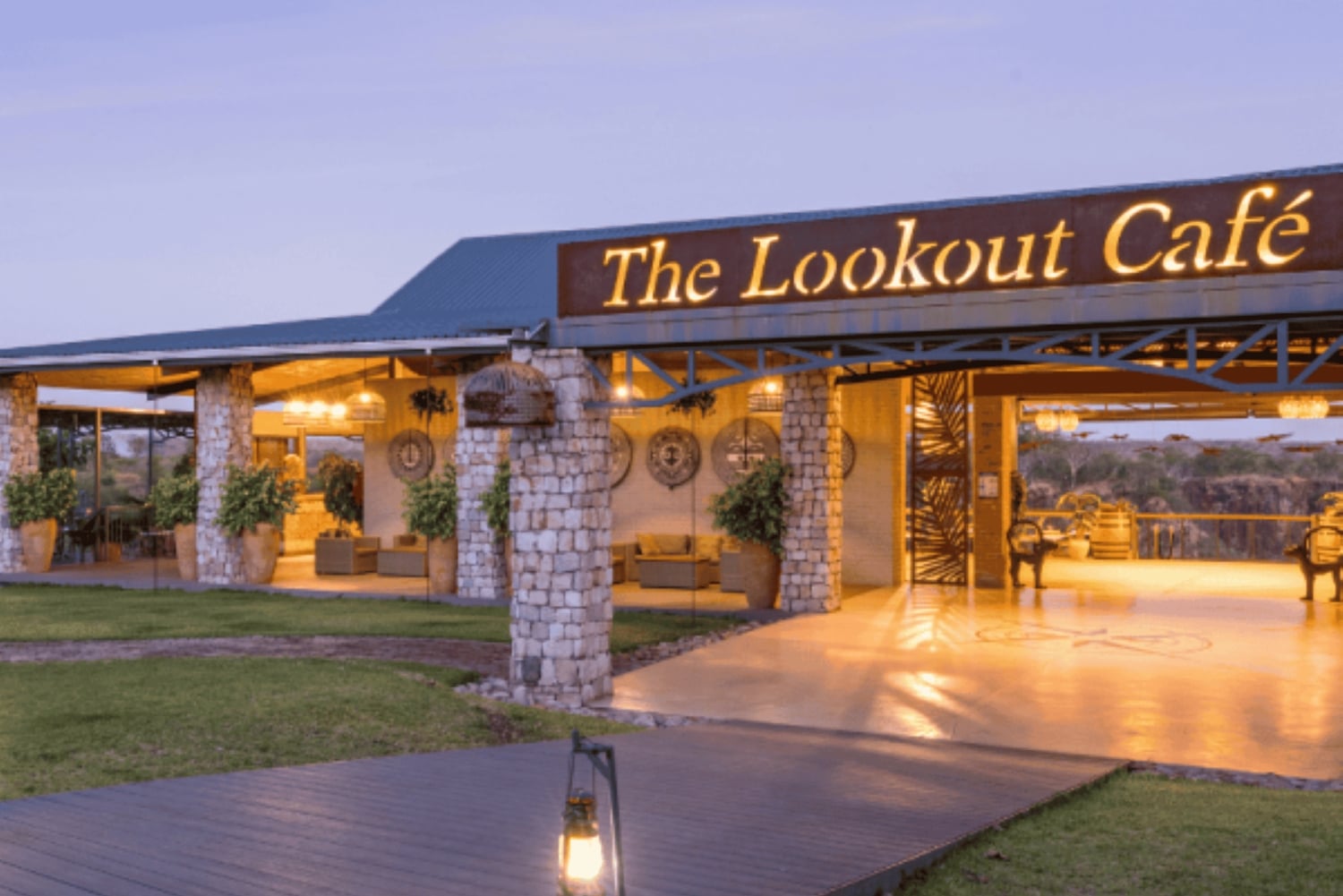 Victoria Falls: Lookout Café Dining Experience (Transfer)