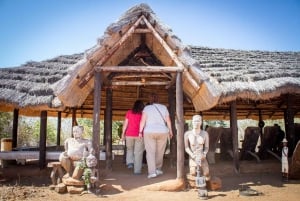 Victoria Falls: Monde Village Guided Cultural Tour