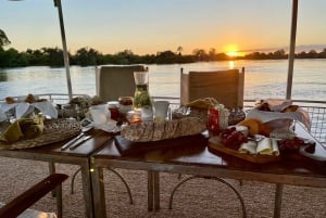 Victoria Falls: Private Sunrise Cruise with Breakfast