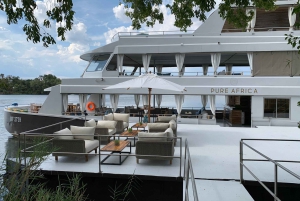 Victoria Falls: Sunset Cruise and Dinner at The Eatery