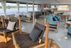 Victoria Falls: Sunset Cruise and Dinner at The Eatery