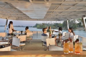 Victoria Falls: Landsbyopplevelse med luksuscruise og lunsj