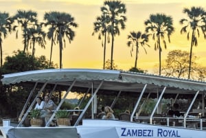 Victoria Falls: Zambezi River Lunch Cruise with Transfers