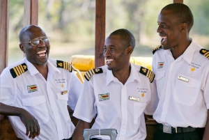 Cataratas Victoria: crucero Ra-Ikane por el río Zambeze con bebidas