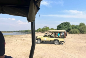 Passeio de carro no Parque Nacional do Zambeze