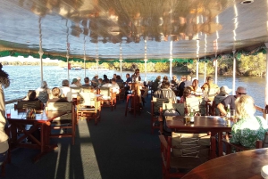 Båtcruise i solnedgangen i Zambezi