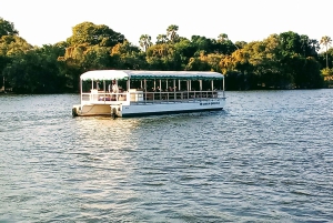 Båtcruise i solnedgangen i Zambezi