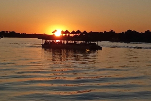 Båtcruise i solnedgangen i Zambezi