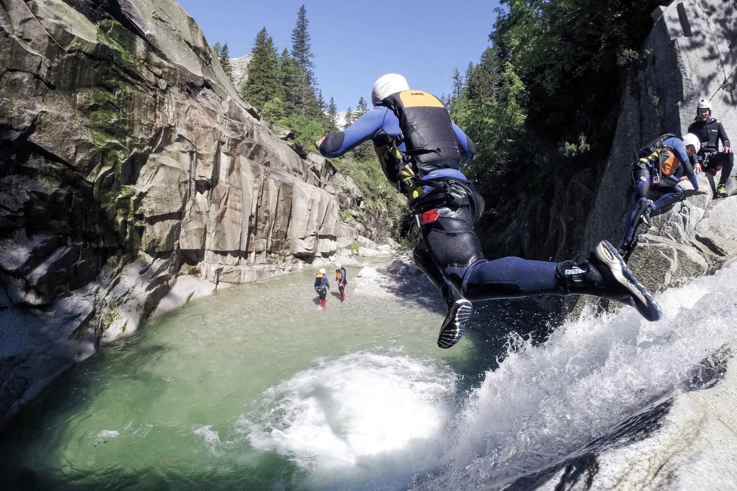Ab Zürich: Canyoning in Interlaken mit Rücktransfer