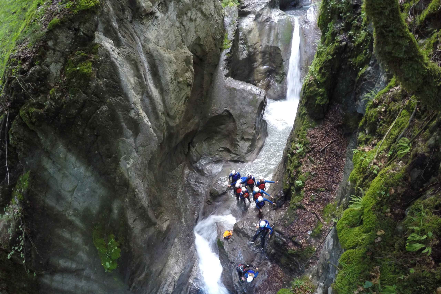 Ab Zürich: Canyoning in Interlaken mit Rücktransfer