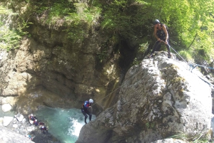 Ab Zürich: Canyoning in Interlaken mit Rücktransfer