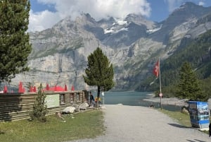 Da Zurigo: escursione privata di un giorno al lago turchese di Oeschinensee