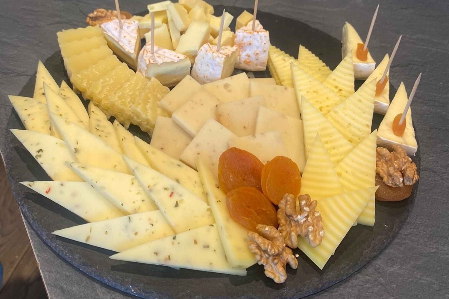 Из Цюриха: тур по Туну, пещеры Беатус, круиз по озеру и дегустация сыра