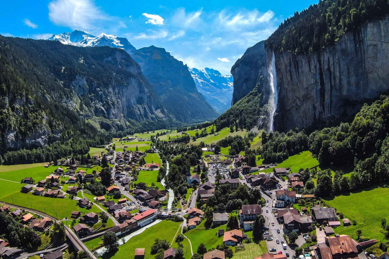 Depuis Zurich : Excursion d'une journée dans la vallée des chutes d'eau et les gorges d'Aareschlucht