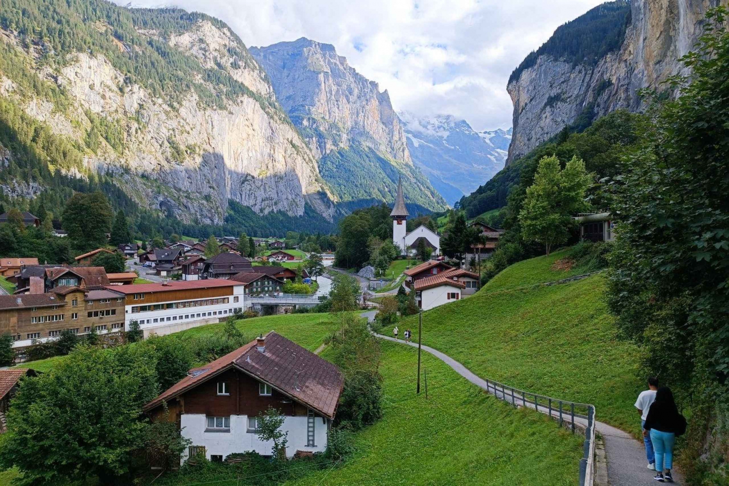 Interlaken: Højdepunktstur med en lokal i privat bil