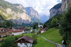 Interlaken: Highlights Tour med en lokal med privat bil