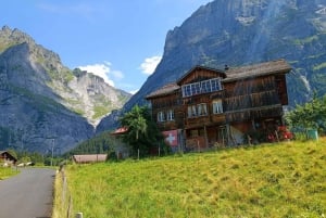 Interlaken: Highlights Tour med en lokal med privat bil