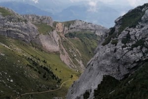 Lucerne or Zurich: Interlaken and Lauterbrunnen Day Tour