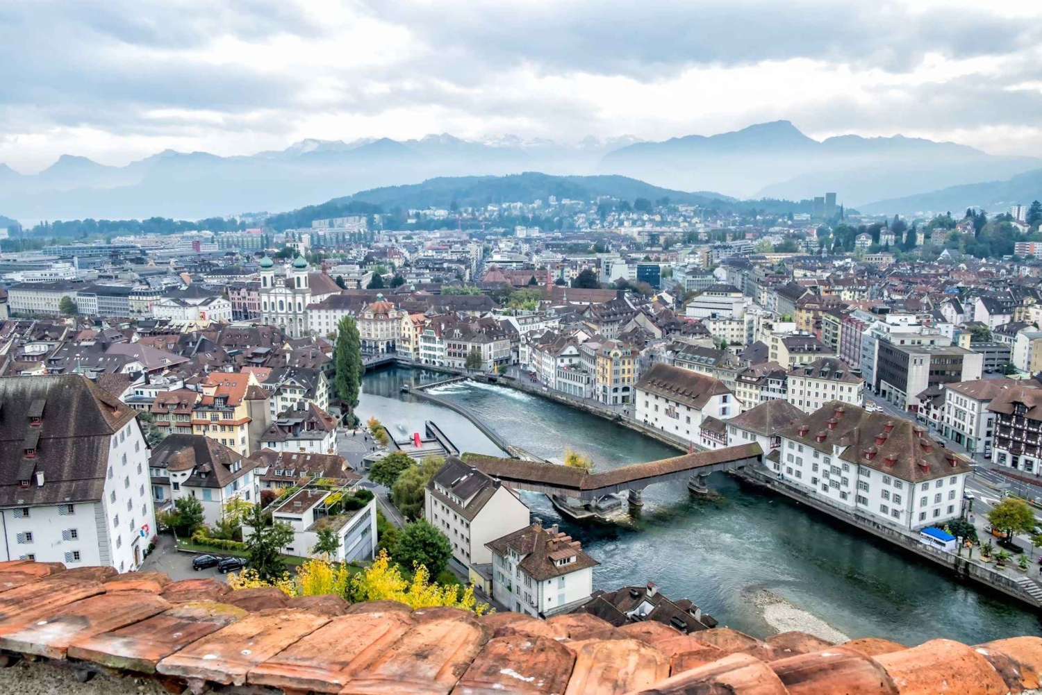 Visite guidée à pied de Lucerne en petit groupe et croisière commentée au départ de Bâle