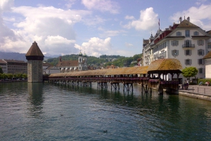 Visite guidée à pied de Lucerne en petit groupe et croisière commentée au départ de Bâle