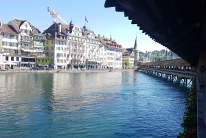 Visite guidée à pied de Lucerne en petit groupe et croisière commentée au départ de Bâle