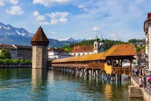 Visite guidée à pied de Lucerne en petit groupe et croisière commentée au départ de Bâle