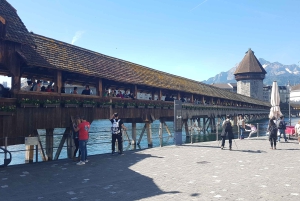 Visite guidée à pied de Lucerne en petit groupe et croisière commentée au départ de Bâle