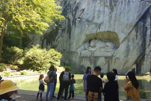 Visite guidée à pied de Lucerne en petit groupe et croisière commentée au départ de Bâle