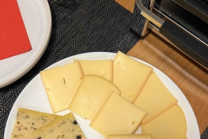 Raclette au cœur de la ville de Zurich : une soirée à la maison avec des locaux