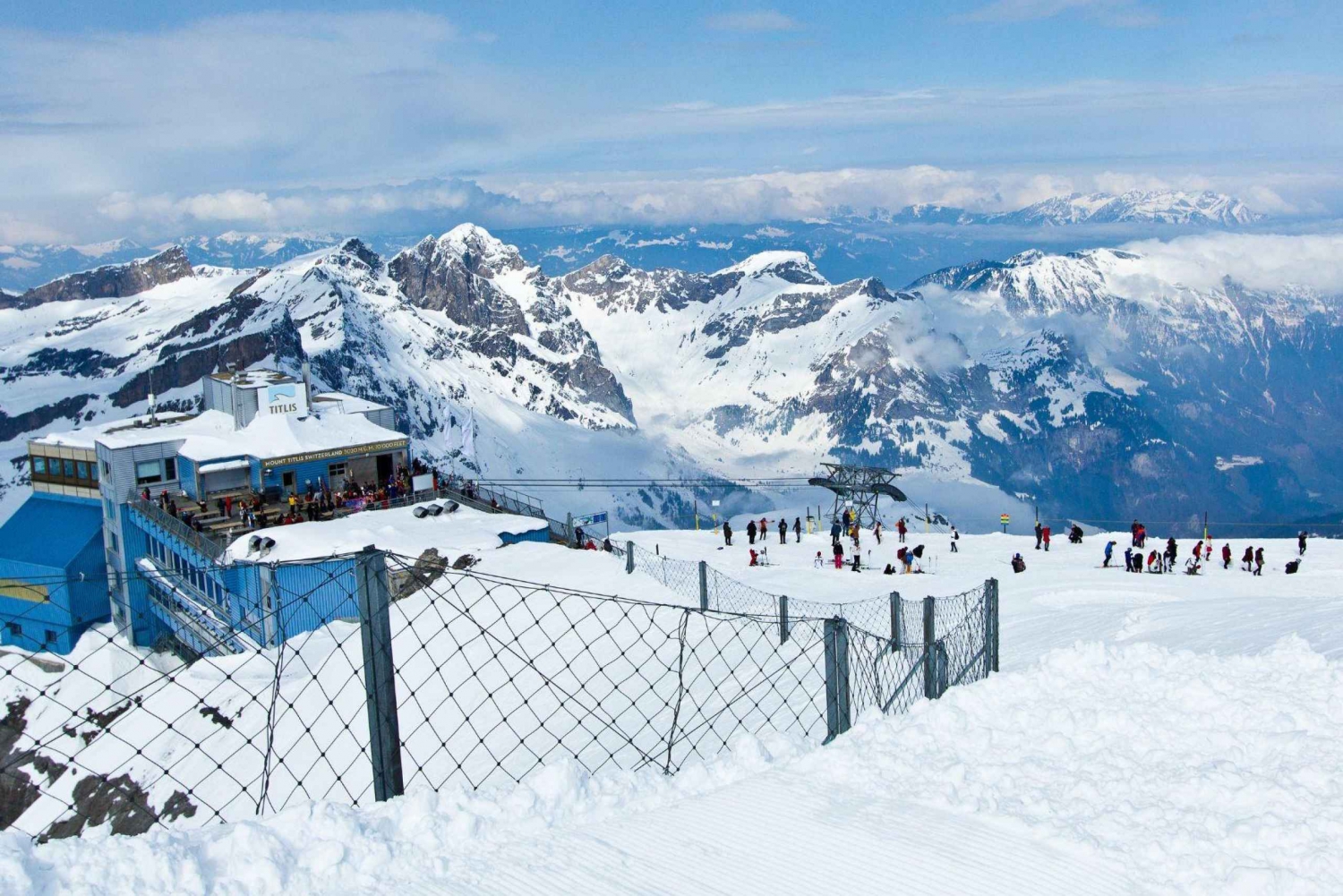 Pienryhmäretki Titlis-vuorelle ja Interlakeniin autolla Zürichistä