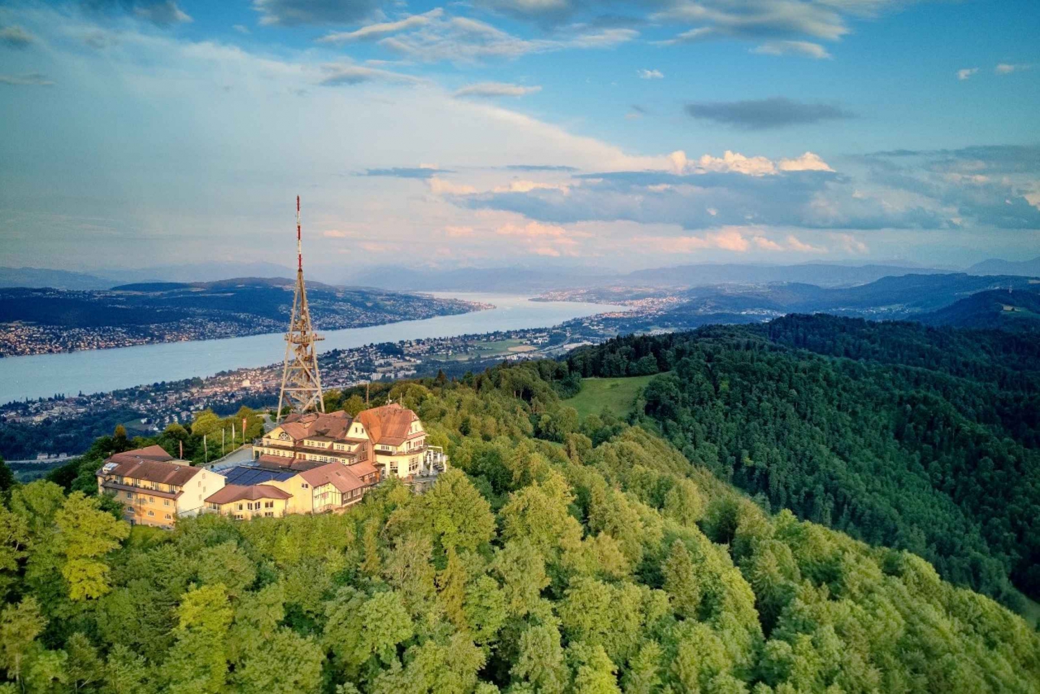 Zürich: Audioguidad stadsrundtur och tåg till 'Top of Zurich'