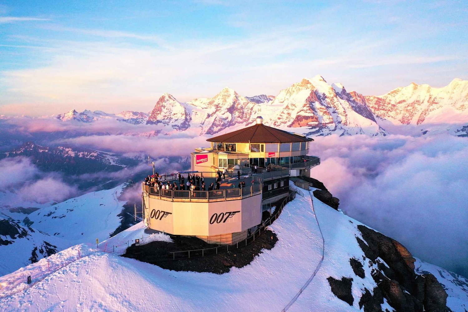 Zurich: Day trip to Schilthorn, Thrill Walk, and Bond World