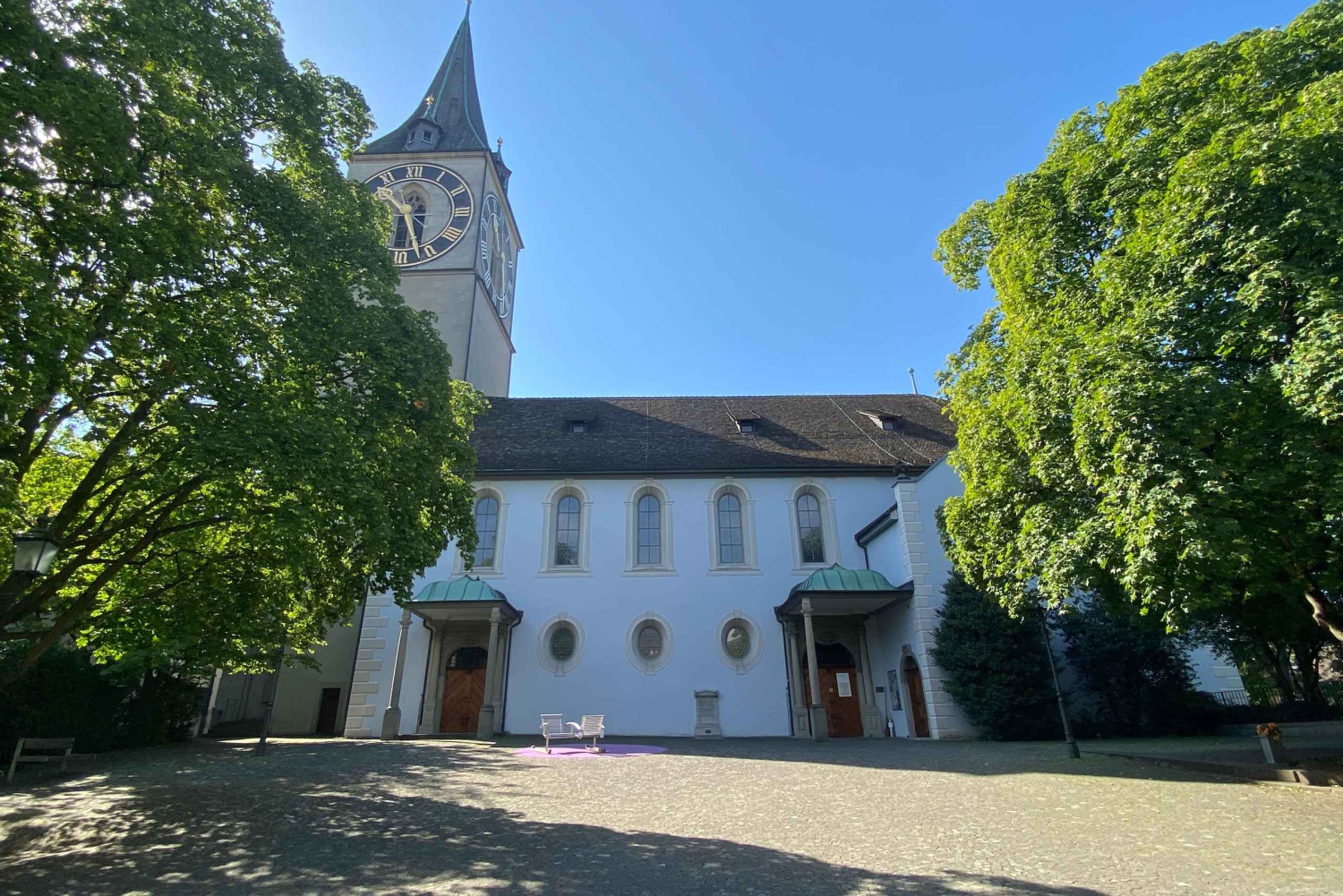 Zúrich en el espejo del pasado: Visita de Lectura Autoguiada