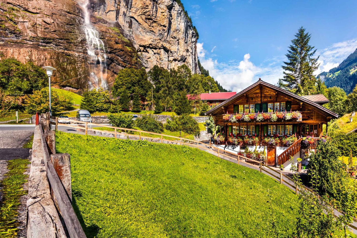 Zúrich: tour privado de un día al valle de las cascadas y a Interlaken.