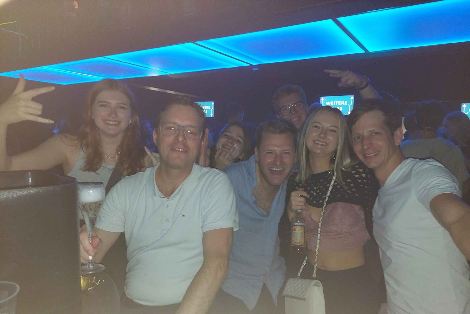 Zürich: Pub Crawl Nightlife Tour mit Shots und Snacks