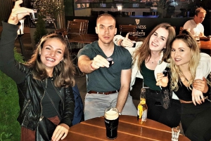 Zurich: Pub Crawl Nightlife Tour with Shots and Snacks