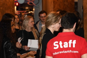 Zurich: Pub Crawl Nightlife Tour with Shots and Snacks