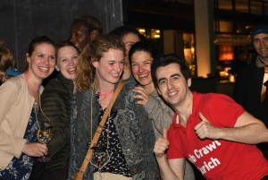 Zürich: Pub Crawl Nightlife Tour mit Shots und Snacks