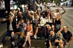 Zürich: Pub Crawl Nightlife Tour mit Shots und Snacks