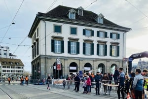 Zürich: Tour of the Past and Present day Zürich